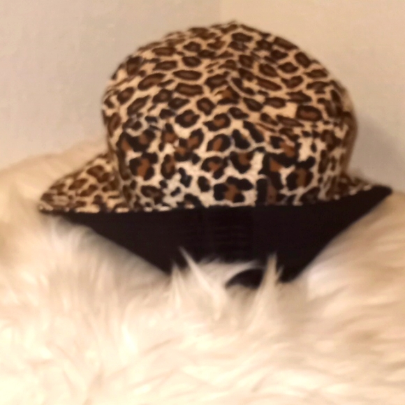 Leopard ๐ Cotton Bucket Hat - Picture 8 of 12